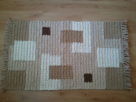 Háčkovaný koberec